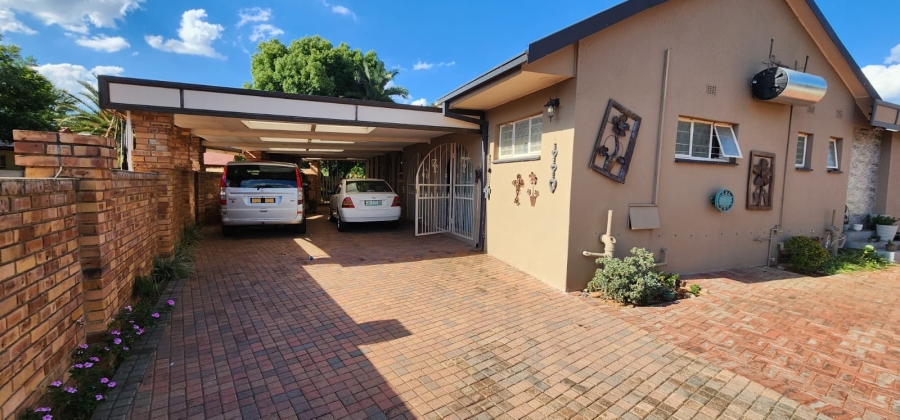 7 Bedroom Property for Sale in Flamwood North West